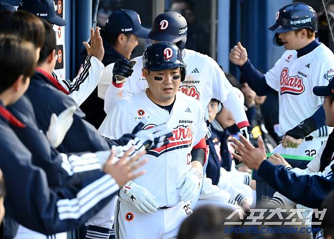 3일 잠실야구장에서 열린 키움과 두산의 경기, 1회말 2사 1,2루 두산 양의지가 선제 3점홈런을 치고 기쁨을 나누고 있다. 잠실=허상욱 기자 wook@sportschosun.com/2025.04.03/