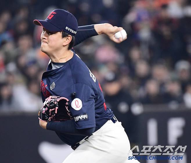 3일 대전 한화생명 볼파크에서 열린 KBO리그 한화와 롯데의 경기. 투구하는 롯데 김원중. 대전=송정헌 기자songs@sportschosun.com/2025.04.03/