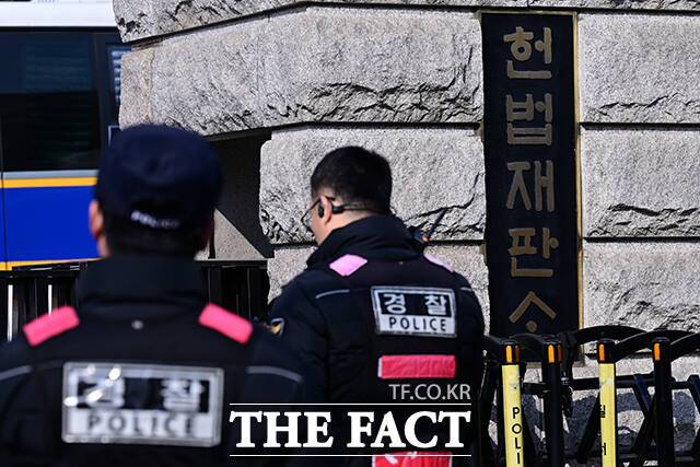 경찰은 헌재 시설·업무 및 재판관 신변 보호, 찬반 단체 충돌 방지, 안전사고 예방 및 신속 대응에 초점을 맞춰 인력과 장비 등 모든 역량을 총동원한다. /남윤호 기자