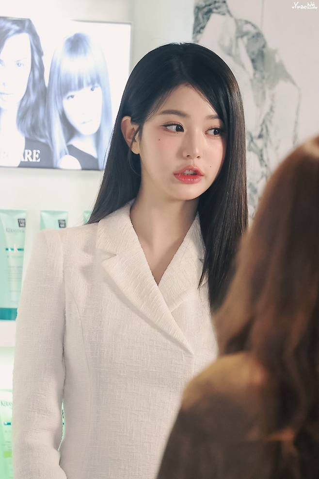 16.jpg 오늘자 케라스타즈 팝업스토어 방문한 장원영