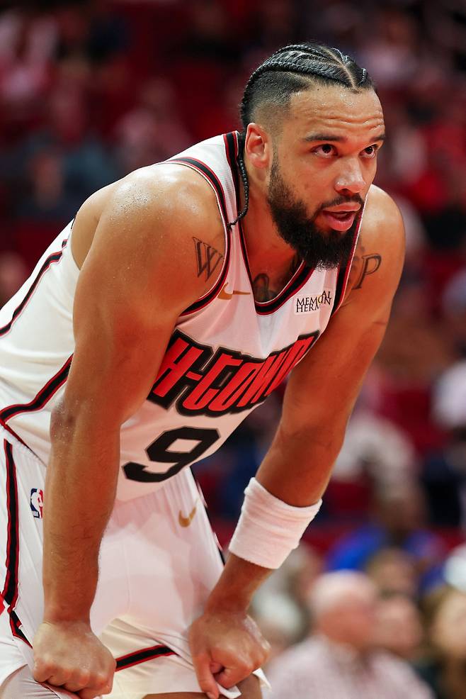 <yonhap photo-4403="">올해 벌써 16번째 테크니컬 파울을 받은 딜런 브룩스. [AFP=연합뉴스]</yonhap>