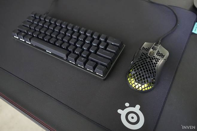 ▲ 그냥 보면 뭔가 작고 귀엽지만, 게임을 하려고 앉으면 손에 딱 맞는 장비를 선택한 느낌