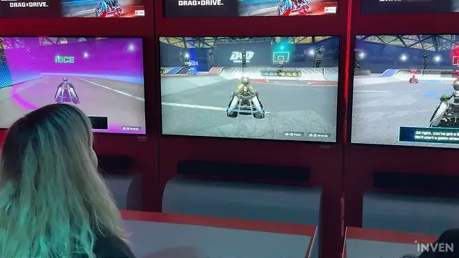 ▲ 무릎 위에 조이콘2를 올리고 플레이하기도