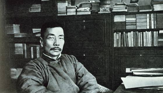 1920년대 초 중편소설 ‘아Q정전’을 발표한 작가 루쉰. [중앙포토]
