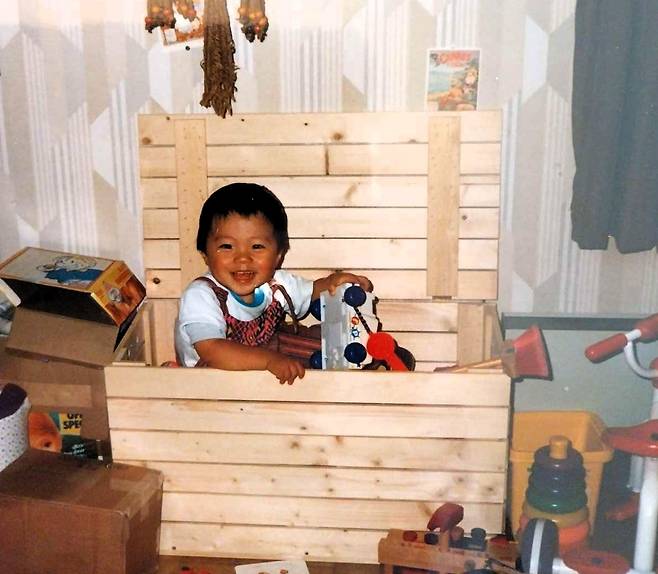 장성탄 어린 시절. 양부모의 사랑을 받으며 자랐다고 한다. 로리안 시몽 제공