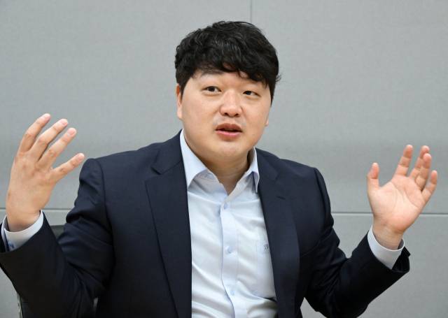 김태훈 뱅크샐러드 대표가 3월 28일 서울 마포구 뱅크샐러드에서 서울경제신문과 인터뷰를 갖고 있다. 성형주 기자