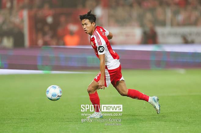 ▲ 2023년 9월엔 항저우 아시안게임 득점왕에 등극했다. 한국 금메달에 일조하며 군 문제를 해결했다. 지난해 여름 주전 경쟁에 애를 먹던 프라이부르크, 슈투트가르트를 떠나 우니온 베를린 유니폼을 입었다.