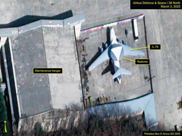 북한 전문매체 38노스가 공개한 평양 순안국제공항
위성사진 속 북한 조기경보기.
38노스 홈페이지