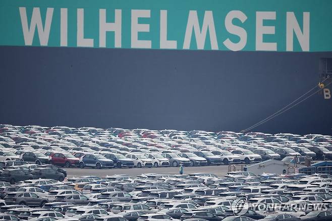 2일 평택항에서 선적 기다리는 한국산 자동차들 [평택 로이터=연합뉴스. 재판매 및 DB 금지]