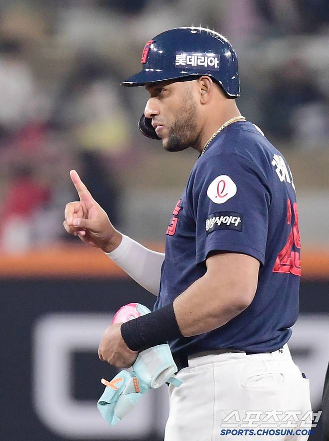 3일 대전 한화생명 볼파크에서 열린 KBO리그 한화와 롯데의 경기. 8회 1타점 2루타 날린 롯데 레이예스. 대전=송정헌 기자songs@sportschosun.com/2025.04.03/