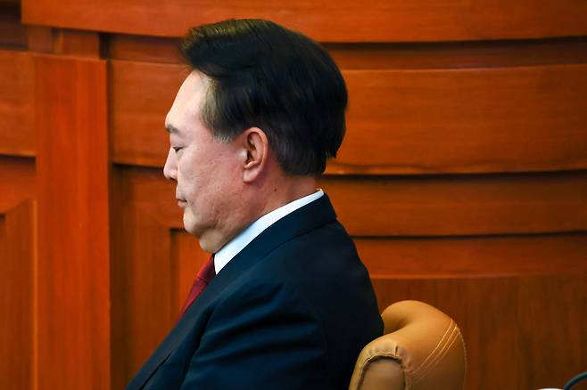 윤석열 대통령이 4일 헌법재판소가 대통령 탄핵을 만장일치로 인용했다. 사진은 윤석열 대통령이 지난 2월 4일 헌법재판소 변론기일에 자리한 모습./뉴스1