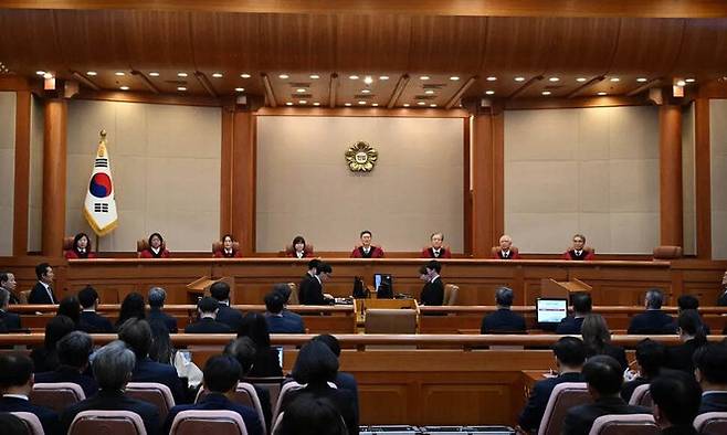 4일 서울 종로구 헌법재판소 대심판정에서 윤석열 대통령 탄핵심판 선고 기일이 진행되고 있다. 사진공동취재단