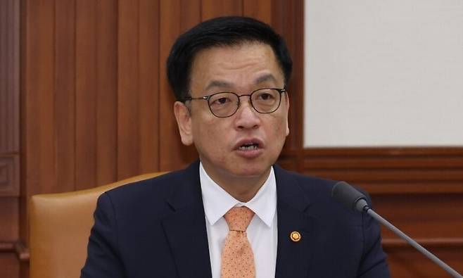 최상목 부총리 겸 기획재정부 장관이 지난 2일 서울 종로구 정부서울청사에서 열린 경제관계장관회의에서 발언하고 있다. 연합뉴스