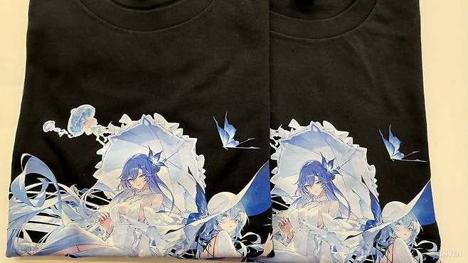 ▲ 아크릴스탠드만으로는 부족하니 티셔츠도 한 컷