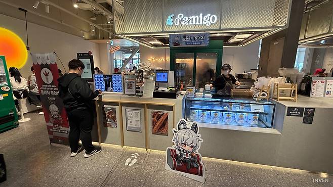 ▲ 밥을 먹었다면 이번에는 후식 타임, 젠니 뽑기를 기원하며 츄러스 하나