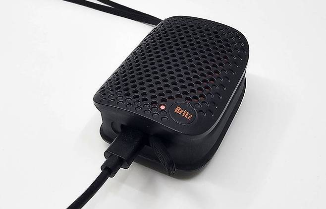 우측 하단 LED를 통해 제품 상태를 곧장 확인 가능 / 출처=IT동아