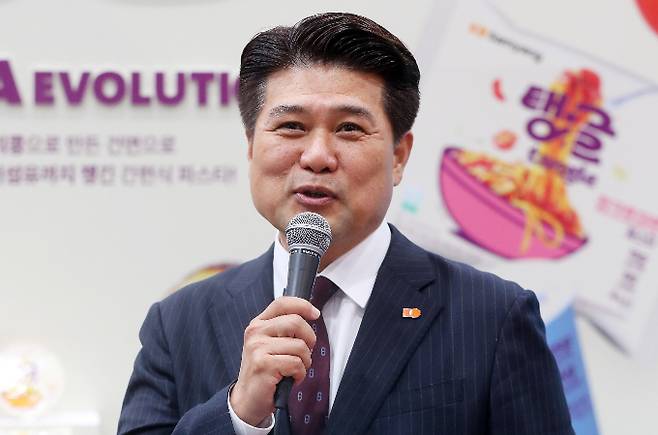 김동찬 삼양식품 대표가 도널드 트럼프 미국 대통령의 상호관세 정책에 대해 대응책을 검토하고 있다고 밝혔다. 김 대표가 4일 서울 강서구 코엑스 마곡에서 열린 대한민국라면박람회를 찾아 인사말을 하고 있다. /사진=뉴시스