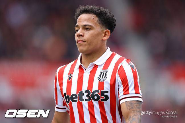 [사진] 배준호와 함께 스토크 시티에서 뛰고 있는 밀리언 만후프.