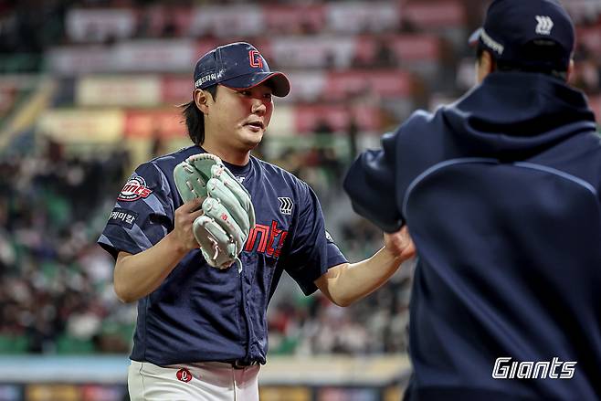 롯데 자이언츠 투수 정철원이 4일 사직 두산전에서 친정팀과 정규시즌 첫 만남을 가진다. 롯데 자이언츠