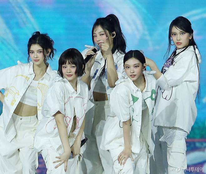 그룹 뉴진스. 사진은 지난해 12월27일 태국 방콕 임팩트 챌린저 홀 1-2(IMPACT Challenger Hall 1-2)에서 진행된 '제 9회 아시아 아티스트 어워즈'(The 9th Asia Artist Awards, 이하 'AAA 2024')'에 참석한 모습. /사진=김창현 chmt@