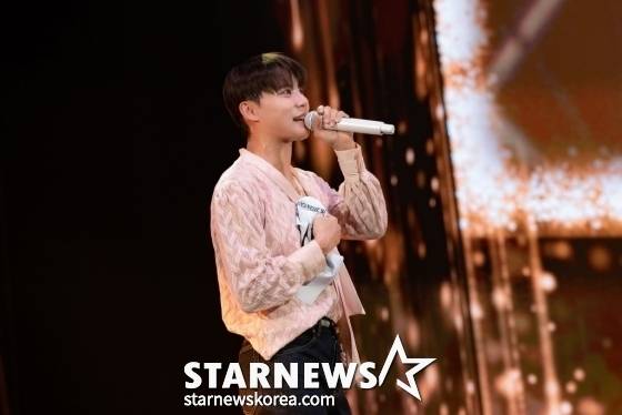 가수 김준수가 9일 서울 송파구 올림픽공원 KSPO DOME에서 열린 데뷔 20주년 기념 단독 콘서트 'JX 2024 CONCERT [IDENTITY] in SEOUL'(아이덴티티 인 서울, 이하 [IDENTITY])에서 멋진 무대를 선보이고 있다. / 사진제공=팜트리아일랜드, iNKODE /사진=김창현 chmt@