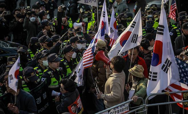 우리 중 일부는 아직도 '계몽이 필요하다'고 여기는 걸까.[사진｜뉴시스]