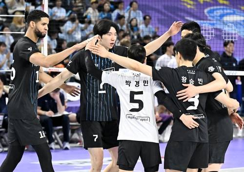 득점 후 기뻐하는 현대캐피탈 선수들 [한국배구연맹 제공. 재판매 및 DB 금지]