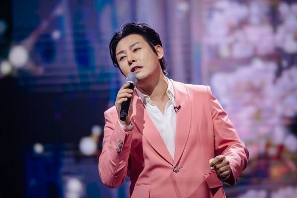 가수 강문경. 사진ㅣ크레아스튜디오