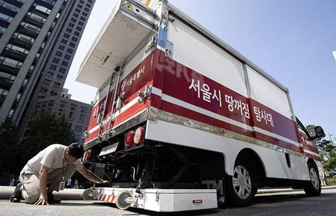 서울시가 보유한 지표투과레이더(GPR) 탑재 차량. 서울시