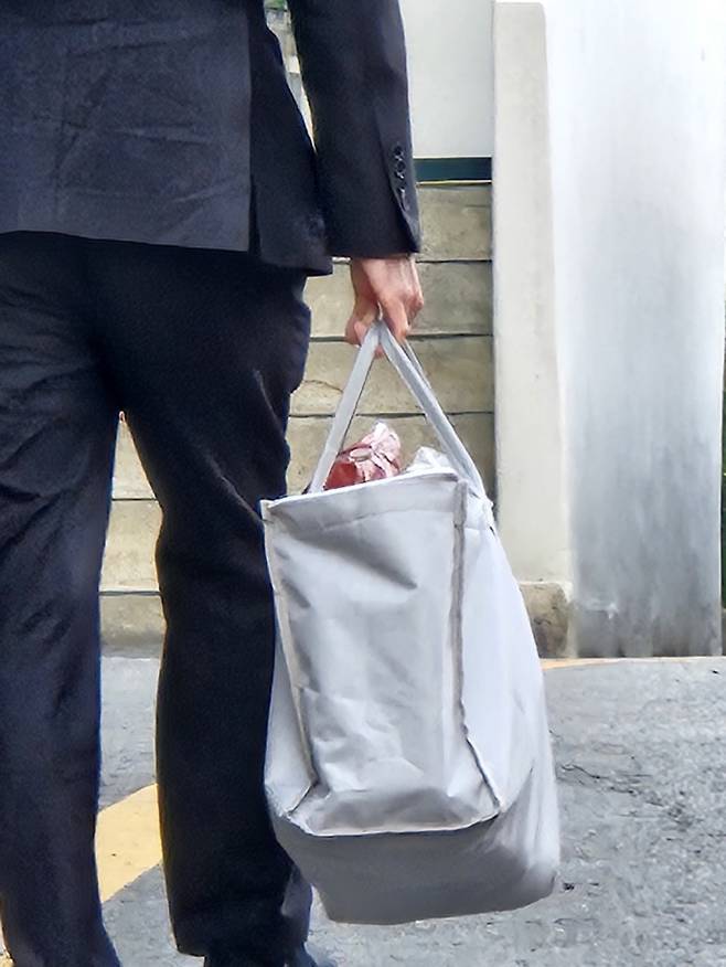 대형마트 휴무일? 이마트·롯데마트·홈플러스‧코스트코 등 마트 휴일, 쉬는날 ©bnt뉴스= 이마트·롯데마트·홈플러스·코스트코 등 대형마트 4사가 이번 주는 각사별 특색있는 할인행사에 돌입한다. 이마트는 4번째 ‘가격파격 선언’ 행사를, 롯데마트는 초저가로 파는 올해 최대 규모의 온·오프라인 할인 행사 ‘땡큐절’ 2주차를, 기업회생절차에 들어간 홈플러스는 뒤숭숭한 가운데, 할인 행사를 진행하고 이번엔 ‘슈퍼세일’ 판촉 반값 할인 행사를 진행한다.