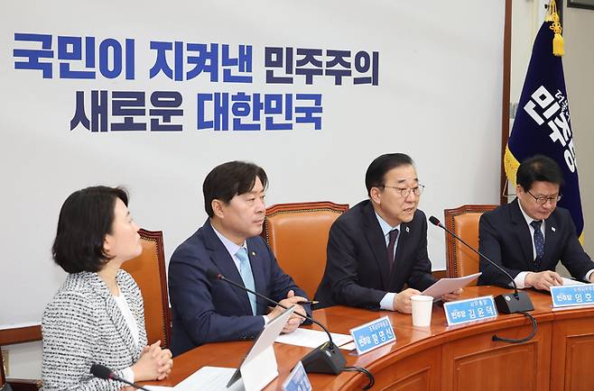 더불어민주당 김윤덕 사무총장이 6일 서울 여의도 국회에서 열린 기자간담회에서 발언하고 있다. 연합뉴스