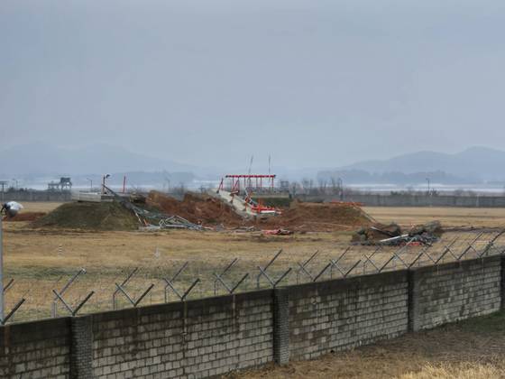 12·29 제주항공 여객기 참사 100일을 앞둔 지난 5일 오전 전남 무안국제공항 내 참사 발생 현장. 황희규 기자