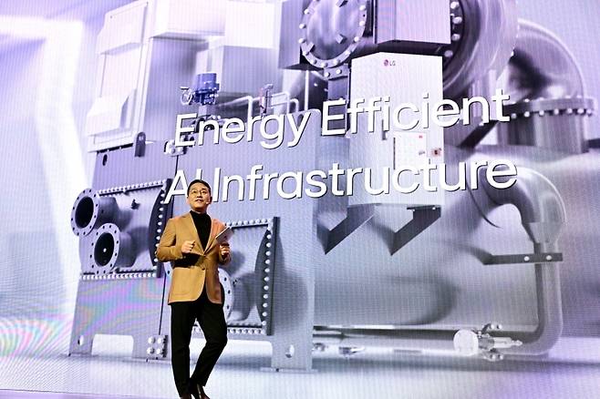 조주완 LG전자 최고경영자(CEO)가 올 1월 미국 라스베이거스 만달레이베이 컨벤션센터에서 열린 LG 월드 프리미어에서 발표하는 모습. [LG전자 제공]