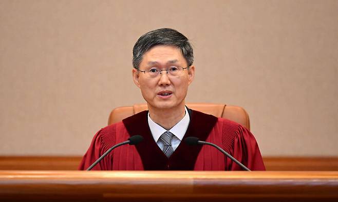 문형배 헌법재판소장 권한대행이 4일 서울 종로구 헌법재판소에서 열린 윤석열 전 대통령의 탄핵심판 선고기일에서 발언하고 있다. 뉴시스