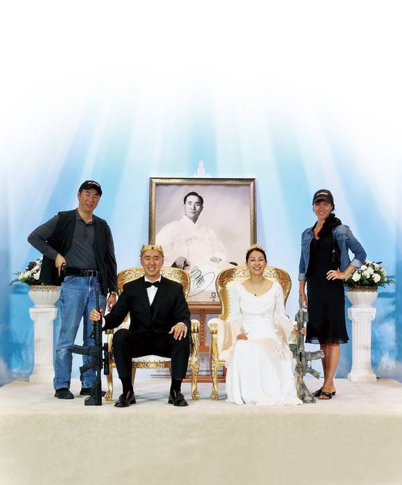 통일교 2세들은 최근 미국에서 총기를 휴대한 채 합동결혼식을 진행해 논란을 빚었다. ⓒ문형진 페이스북