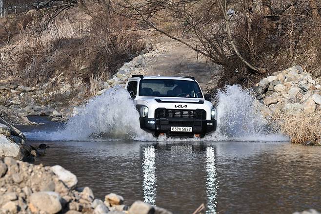 기아 타스만은 정통 픽업의 본질을 지키면서도 SUV 수준의 안락함과 다재다능한 적재·커스터마이징 기능을 갖춘 라이프스타일 모빌리티다. 오프로드부터 낚시·캠핑·차박까지 아우르며, 실용성과 감성을 모두 만족시키는 진정한 올라운더 픽업이다. 사진제공 ｜기아