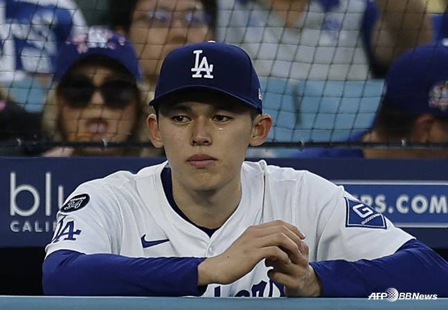 디트로이트전에서 마운드에서 내려온 뒤 눈물을 흘리고 있는 사사키의 모습. /AFPBBNews=뉴스1