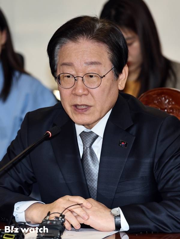 올해 1월 서울 중구 명동 은행연합회관에서 열린 '민생 경제 회복을 위한 더불어민주당-은행권 현장간담회'에서 더불어민주당 이재명 대표가 모두발언을 하고 있다./사진공동취재단