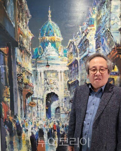 작품 앞에선 최진순 화백/투어코리아뉴스 정명달 기자