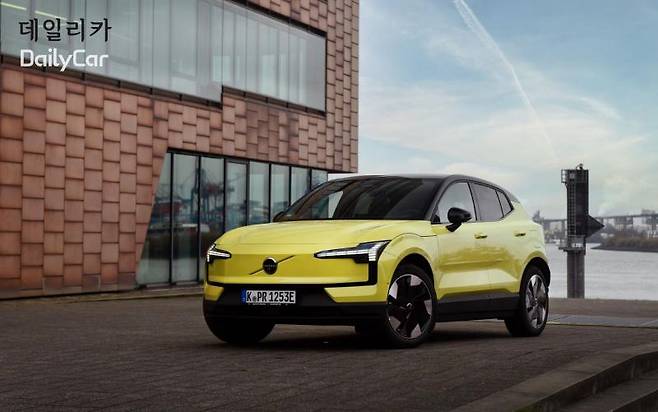 볼보, EX30 모스 옐로우 에디션