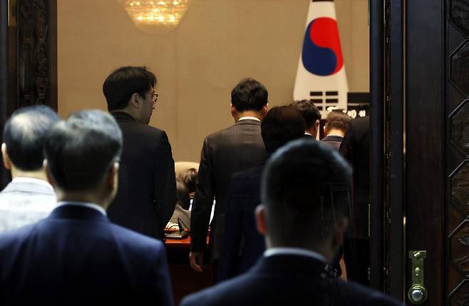 6일 오후 서울 여의도 국회에서 열린 국민의힘 비상의원총회에 의원들이 참석하고 있다. 2025.04.06.[서울=뉴시스]