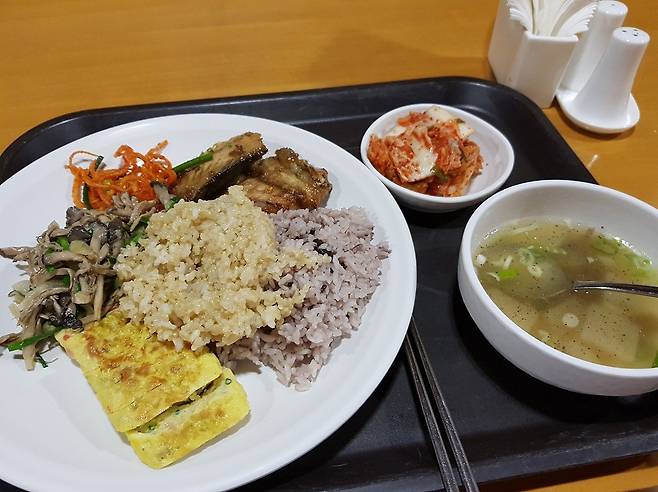 국내 최고 로펌 “김앤장” 구내식당 수준 ㄷㄷㄷㄷ