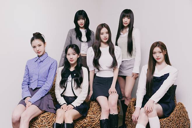 이즈나. (사진=웨이크원 제공)