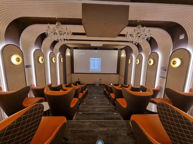 시중 영화관과 같은 영화를 동시상영하는 신검단 로열파크씨티Ⅱ 단지 내 씨네마 라운지 모습. 사진=민보름 기자