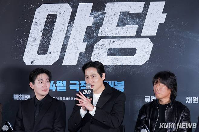 배우 류경수, 박해준, 유해진(왼쪽부터)이 7일 서울 삼성동 메가박스 코엑스에서 열린 영화 '야당' 언론배급시사회 및 기자간담회에서 질의응답을 진행하고 있다. 유희태 기자