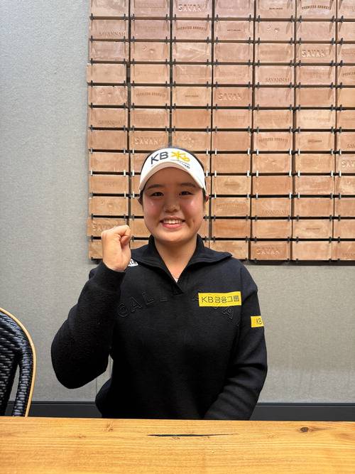 정민서가 앞으로 멋진 골퍼가 되겠다며 주먹을 불끈 쥐고 다짐하고 있다.  조효성 기자