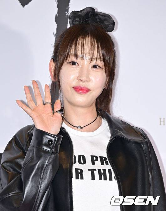 [OSEN=조은정 기자]19일 오후 서울 용산구 한강대로 CGV 용산아이파크몰에서 영화 '승부' VIP 시사회 포토월 행사가 열렸다.영화 '승부'는 대한민국 최고의 바둑 레전드 조훈현(이병헌 분)이 제자와의 대결에서 패한 후 타고난 승부사 기질로 다시 한번 정상에 도전하는 이야기를 그린다.배우 강예원이 포즈를 취하고 있다. 2025.03.19 /cej@osen.co.kr