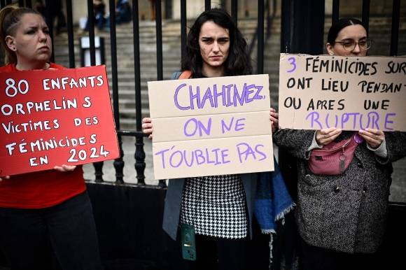 프랑스 보르도 법원 앞에서 열린 여러 페미니스트 협회가 주최한 시위. 2025.3.24 AFP 연합뉴스