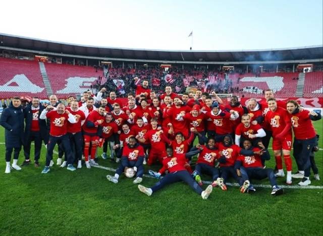 기뻐하는 츠르베나 즈베즈다 선수단. /사진=츠르베나 즈베즈다 SNS