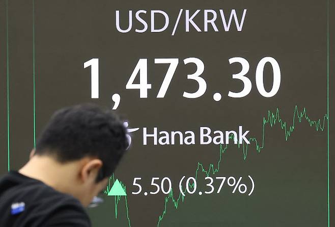 8일 오후 서울 중구 하나은행 본점 딜링룸 현황판에 원·달러 환율이 표시돼 있다. (사진=연합뉴스)
